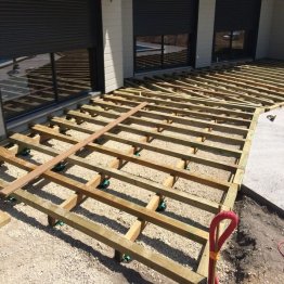 Lambourde Pin 45x70mm 3m traité classe 4 marron raboté