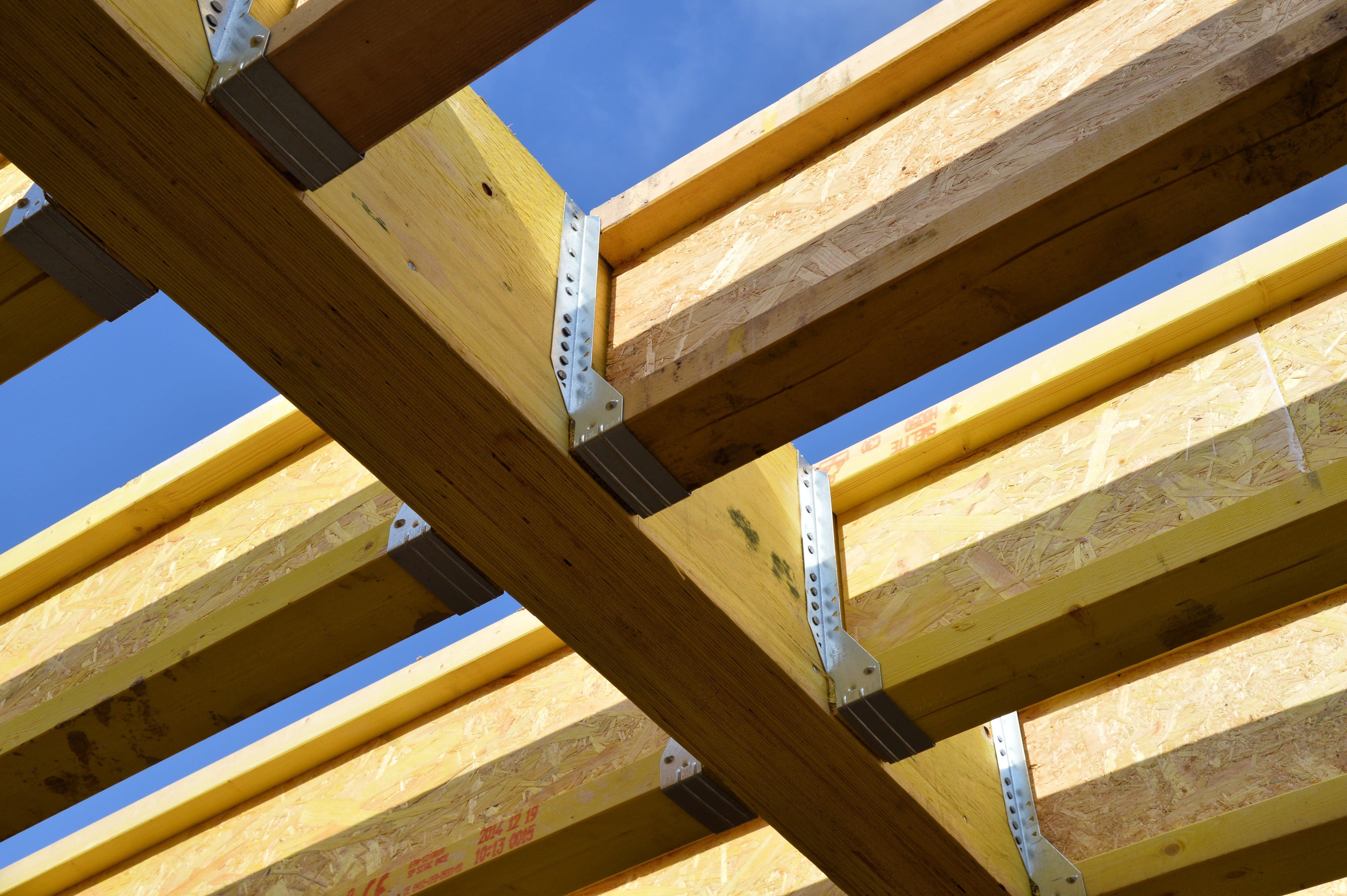 Les-avantages-techniques-et-environnementaux-de-la-poutre-en-I-en-bois